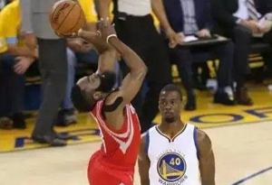 NBA中都是怎么防守哈登 如何防哈登不会被吹犯规